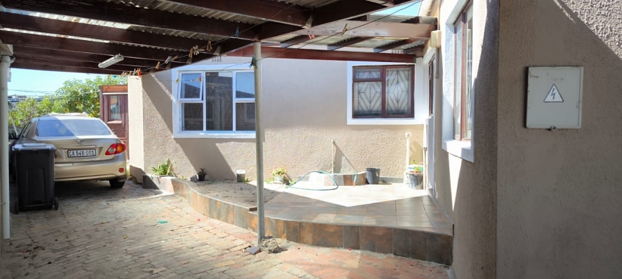 5 Bedroom Property for Sale in Bridgetown Western Cape